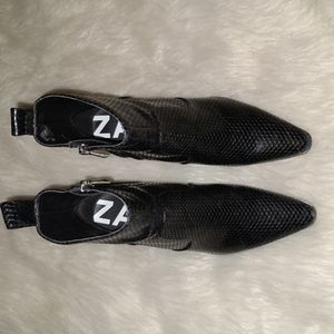 Zara Size U.S. Size 5 E.U. Size 35 Black Booties